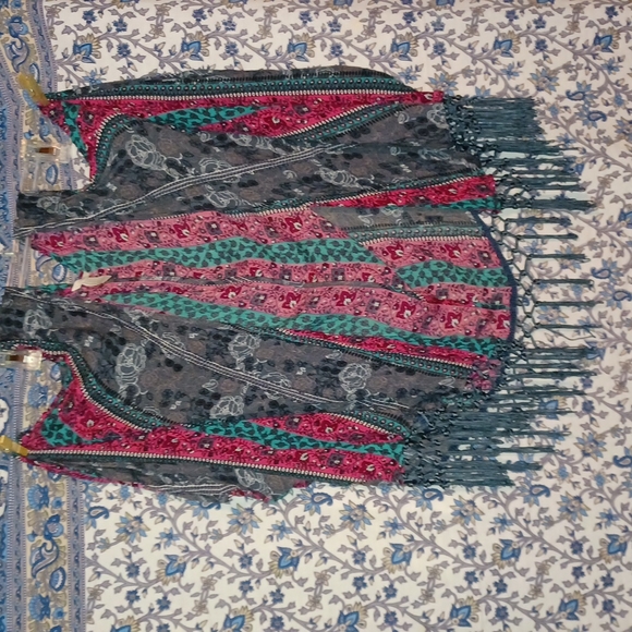 Forever 21 kimono. - Picture 2 of 7